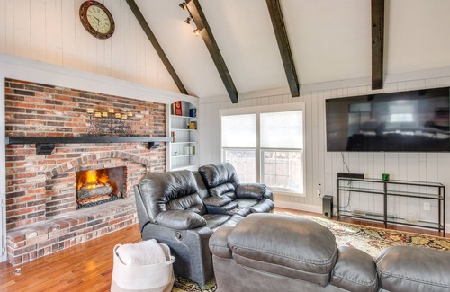 Lenexa House | Lovely Lenexa Home w/ Patio ~ 16 Mi to Kansas City