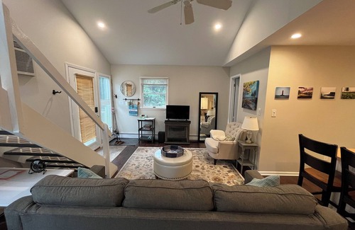 East Shoreham Apartment | Lovely Loft Apartment with Private Beach Access!
