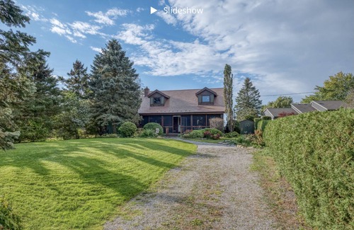 Port Dover Cottage | Lovely log cottage by the lake