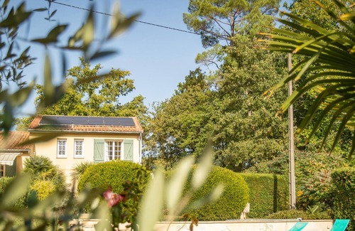 Fumel House | Lovely luxurious gite with large garden and private pool!