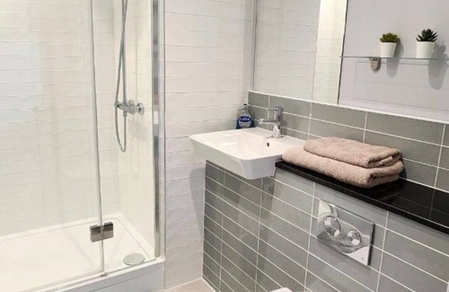 Luton Apartment | Lovely Luxury Apartment With Free Parking 801