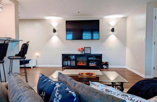 Glen Allen House | Lovely Luxury Condo