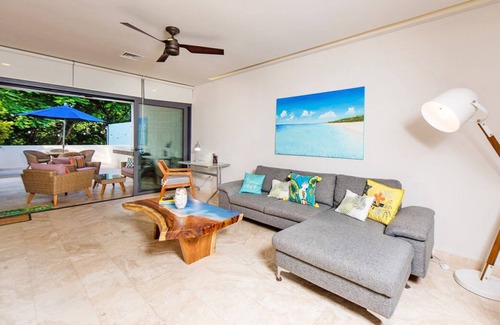 Gonzalo Guerrero Apartment | Lovely & Luxury for 6, with private Jacuzzi!