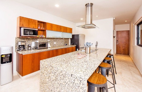 Gonzalo Guerrero Apartment | Lovely & Luxury for 6, with private Jacuzzi!