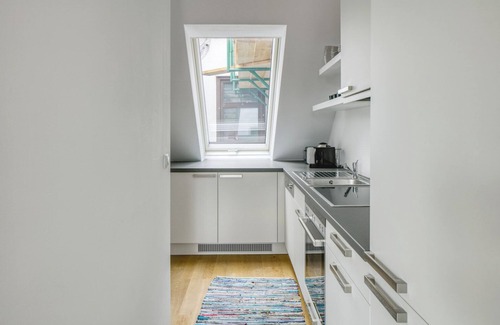 Mariahilf Apartment | Lovely Mariahilf 1BR w/Elevator + Terrace, near park, U4, by Blueground