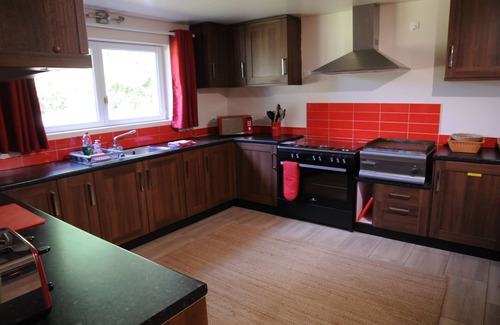 Saint-Mathieu House | Lovely Modern 6-Bed Retreat Near 3 Swimming Lakes, Perfect for Families
