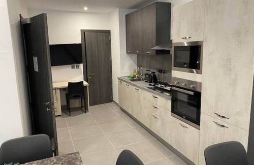 Gzira House | Lovely modern large spacious home with 7 BR + WIFI