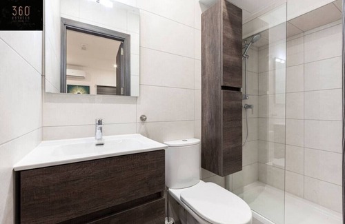 Gzira House | Lovely modern large spacious home with 7 BR + WIFI