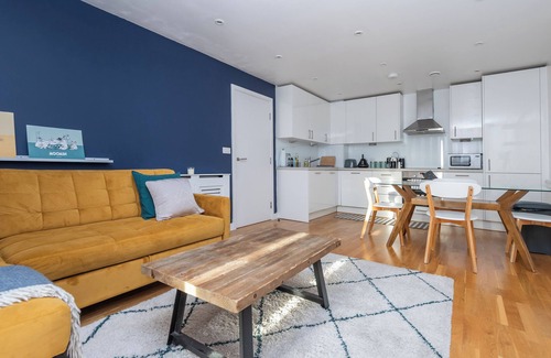 Feltham West Apartment | Lovely modern one bed apartment close to airport