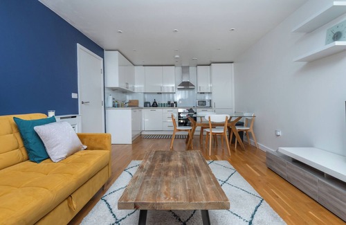 Feltham West Apartment | Lovely modern one bed apartment close to airport