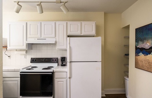 Capitol Hill Apartment | Lovely monthly rental in heart of Cap Hill!
