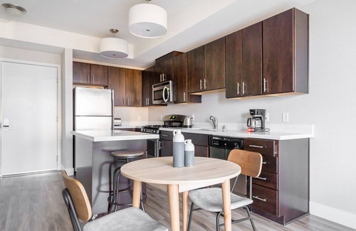 Mountain View Apartment | Lovely Mountain View 1BR w/Pool & Gym, walk to Caltrain, by Blueground