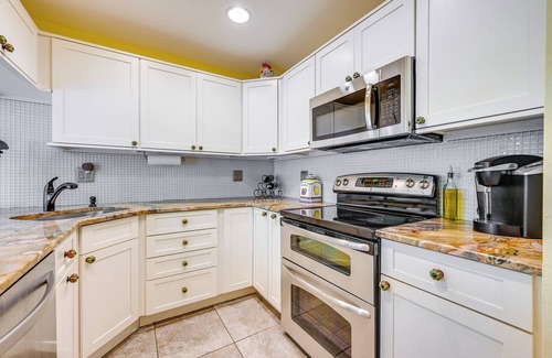 Central Naples Condo | Lovely Naples Vacation Rental w/Shared Pools!