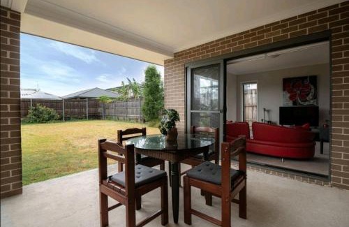 Schofields Villa | Lovely New 5 Bedroom house + Study/Huge Back Yard