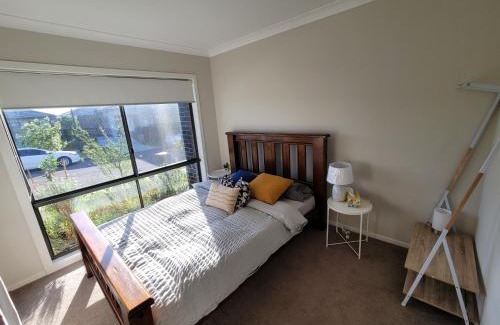 Schofields Villa | Lovely New 5 Bedroom house + Study/Huge Back Yard