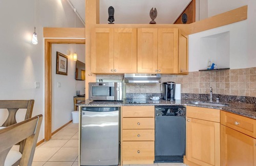 Palm Coast Condo | Lovely Oasis Condo w/Balcony at European Village | Close To The Beach | Designated Parking Space