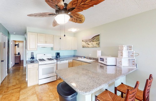 Ualapue Condo | Lovely Oceanfront Tropical Home w/Shared Pool, Free WiFi, Water Views, Lanai