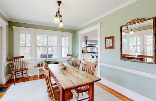 Edgartown House | Lovely on Llewellyn