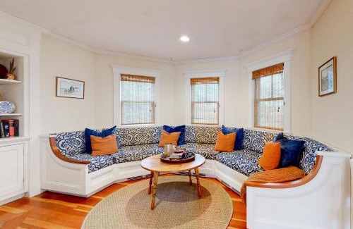 Edgartown House | Lovely on Llewellyn