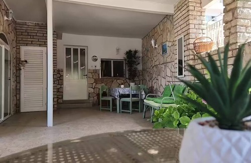 Tisno Apartment | Lovely one bedroom seaside apartment