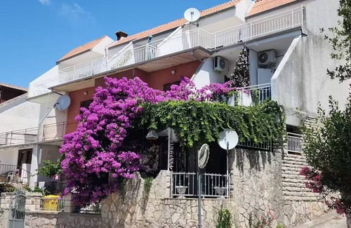 Tisno Apartment | Lovely one bedroom seaside apartment