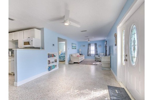 Roberta Heights House | Lovely Ormond Beach bungalow! Walk to the beach!