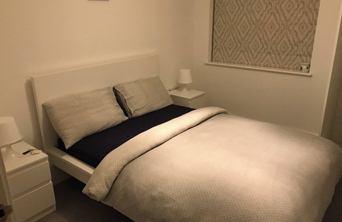 Park Royal Apartment | Lovely Private Bedroom & Private Bathroom