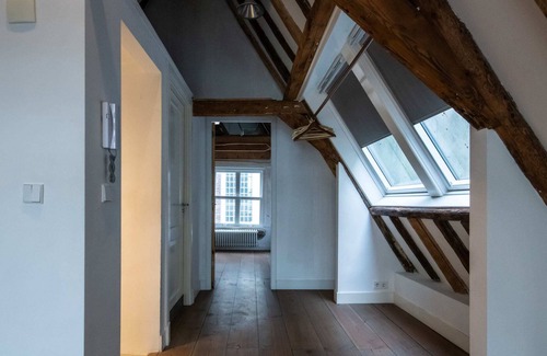 Jordaan Apartment | ★ Lovely Private & Modern Apartment in heart of city center w/ Balcony!