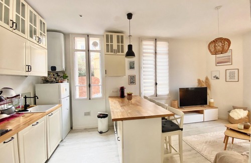 Riou - Petit Juas - Av de Grasse Apartment | Lovely, quiet apartment. 10-minute walk to beaches and steps