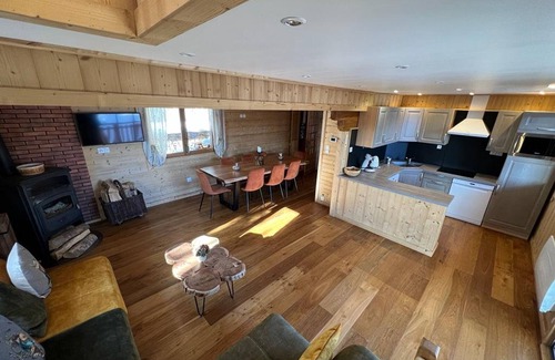 Les Angles Ski Chalet | Lovely quiet chalet with wood stove, 4 bedrooms and equipped kitchen
