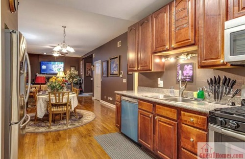 Washington Park Condo | Lovely Quiet, Safe 6-Bedroom in 2 Condos Suite by McCormick Place and Midway!