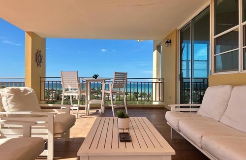 El Combate Condo | Lovely & relaxing 2 bedr, 2 bath full A/C penthouse with great views, sleeps 6