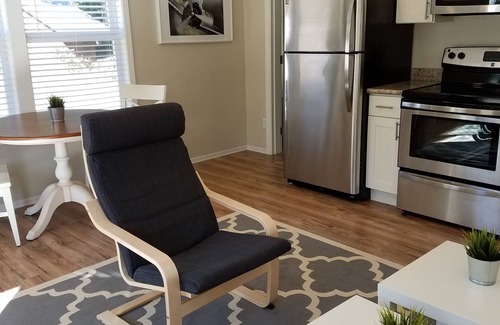Langley Cabin | Lovely remodeled guest house located at the charming Whidbey Airpark.