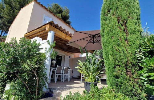Le Dramont Villa | Lovely renovated south-facing villa with sea view