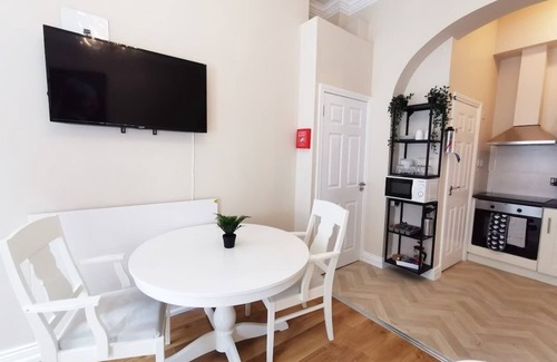 City Centre Dublin Apartment | Lovely Renovated Large Spacious Georgian Studio