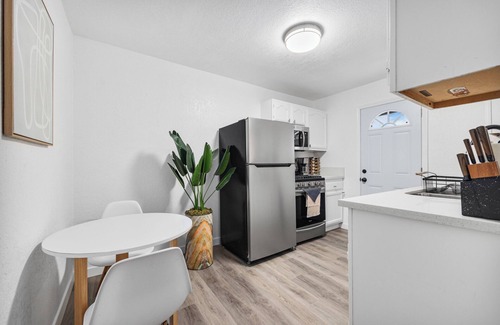 North Long Beach Apartment | Lovely Retreat in Long Beach