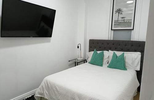 Sydenham House | Lovely Room 1Min Walk to Station with 55Inch TV