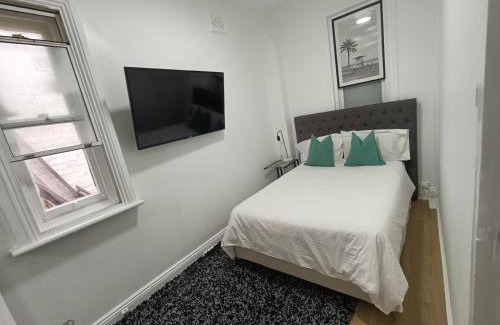 Sydenham House | Lovely Room 1Min Walk to Station with 55Inch TV