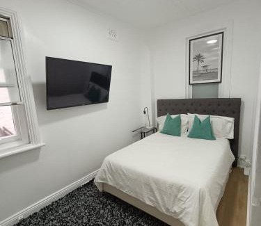 Sydenham House | Lovely Room 1Min Walk to Station with 55Inch TV