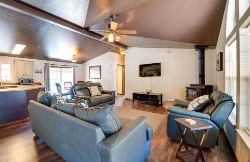 Ruidoso House | Lovely Ruidoso Cabin with Deck - 14 Mi to Ski Apache
