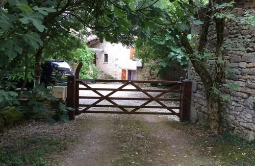 Varen House | Lovely, rustic farmhouse with stunning views, salt water pool and tennis court.