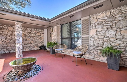 Vance Jackson House | Lovely San Antonio Home about 13 Mi to Downtown!