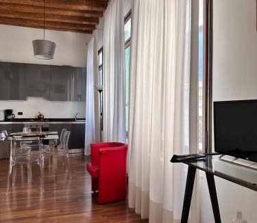 Santa Croce Apartment | Lovely San Stae