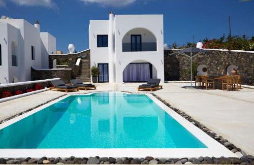 Exo Gialos Villa | Lovely Santorini Villa 3 Bedrooms Villa Petra Private Pool & Outdoor Dining Area Exo Gialos