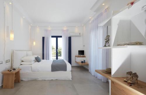 Exo Gialos Villa | Lovely Santorini Villa 3 Bedrooms Villa Petra Private Pool & Outdoor Dining Area Exo Gialos