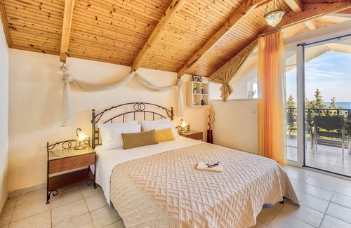 Amoudi Apartment | Lovely Sea-View Loft Up To 5 Adults