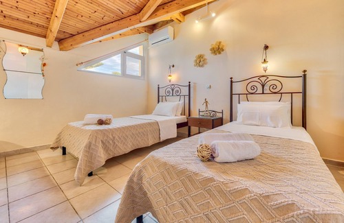 Amoudi Apartment | Lovely Sea-View Loft Up To 5 Adults