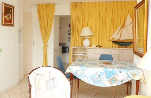 Locmariaquer Apartment | Lovely sea view studio in Locmariaquer