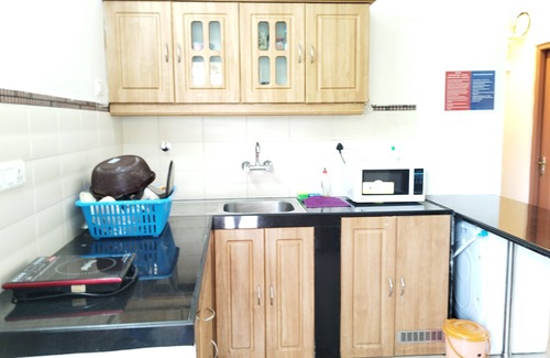 Orlim Apartment | Lovely Seacoast apartment near Varca beach with pool