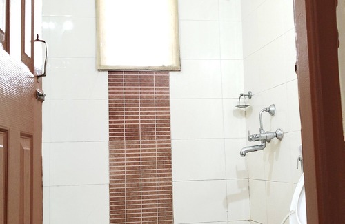 Orlim Apartment | Lovely Seacoast apartment near Varca beach with pool